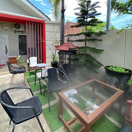 Reddoorz Near Pantai Idola Banyutowo Hotel D'Llala Pati Экстерьер фото
