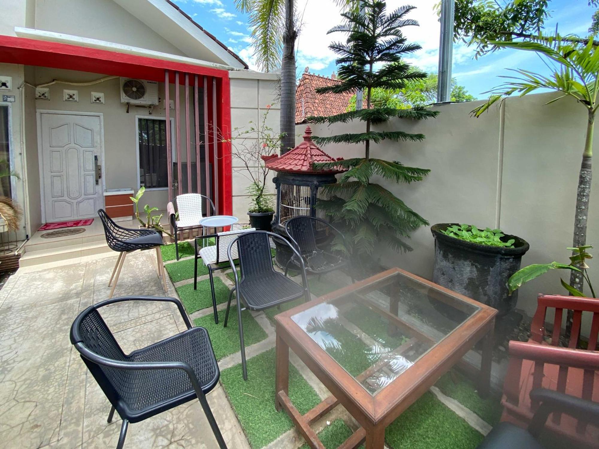 Reddoorz Near Pantai Idola Banyutowo Hotel D'Llala Pati Экстерьер фото